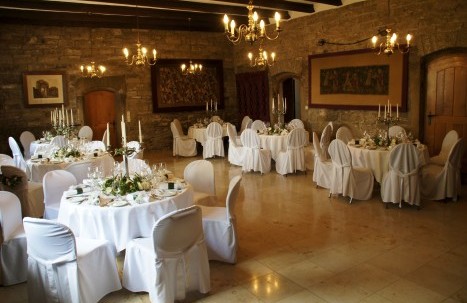 Rittersaal runde Tische