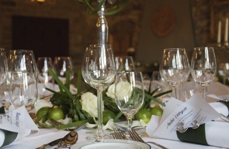 Detaillierte Tischaufnahme Rittersaal