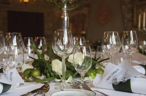 Detaillierte Tischaufnahme Rittersaal 